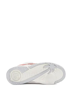 Sneaker usurati da Venezia