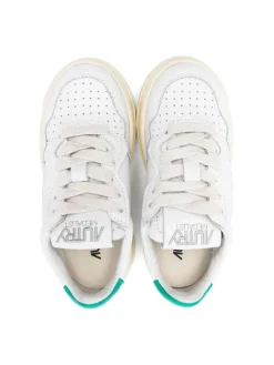 Sneakers in pelle con toppa con logo