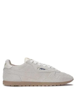 Sneakers in suede