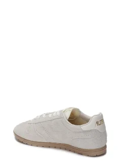 Sneakers in suede