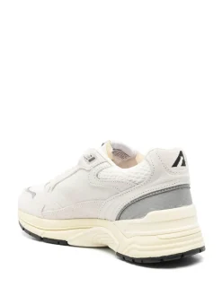 Sneakers s