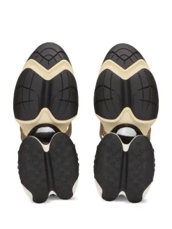 Sneakers s