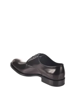 Stringata in pelle