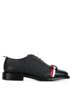 Stringate in pelle