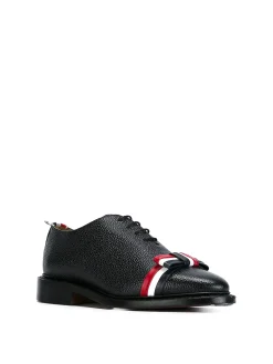 Stringate in pelle