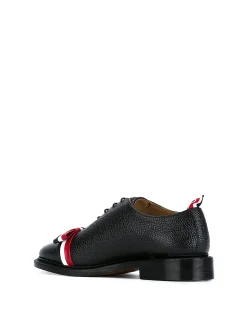 Stringate in pelle