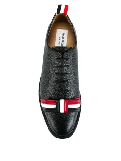 Stringate in pelle