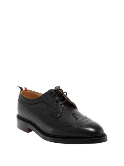 Stringate in pelle martellata