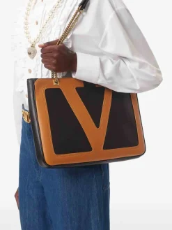 Tote bot superstar media