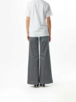 T-shirt del pezzo di foglio