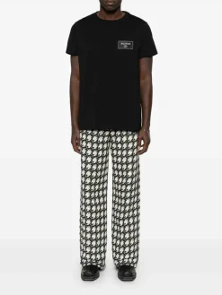 T-shirt in gira nera