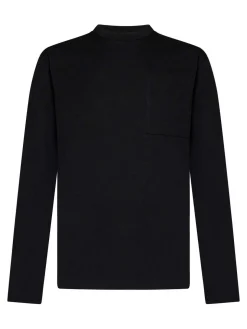 T-shirt in maglia nera a maniche lunghe