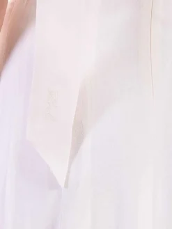 Vestito di occasione arruffato