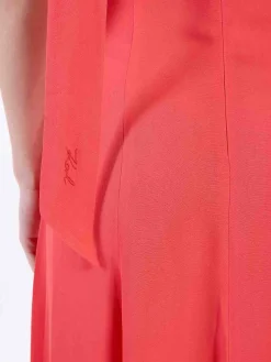 Vestito di occasione arruffato