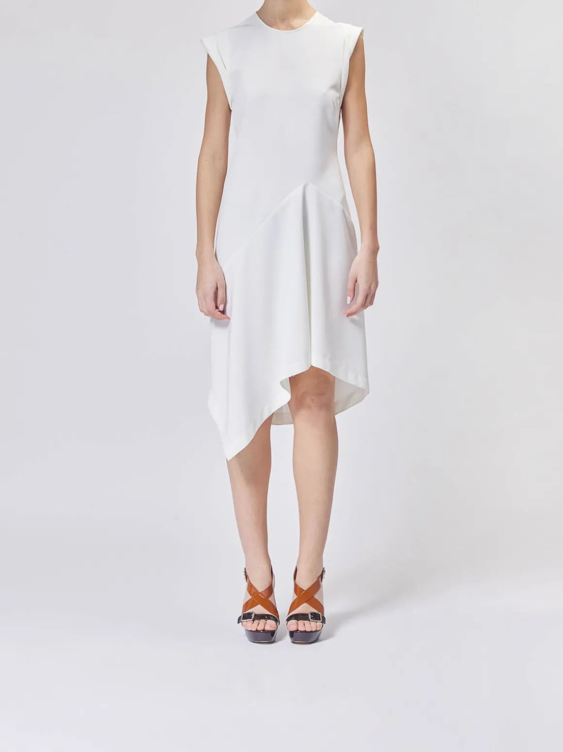 Vestito Smanicato Asimettrico