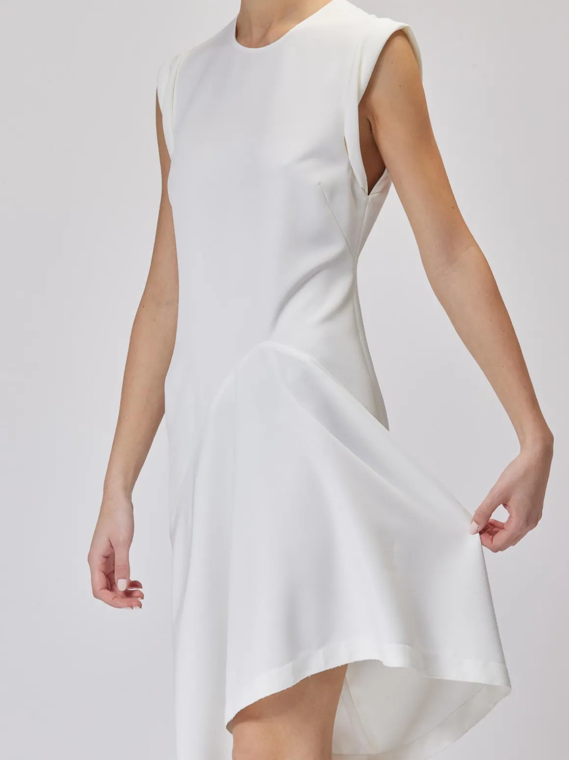 Vestito Smanicato Asimettrico