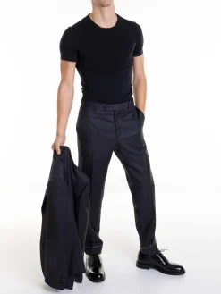 Vestito con doppia ventilazione e scollo a V