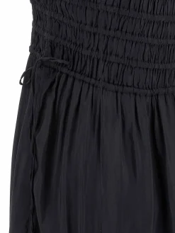 Vestito di cravatta nera