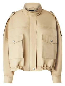 Vieni alla giacca beige