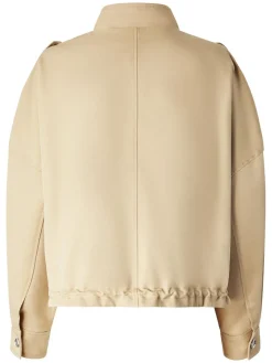 Vieni alla giacca beige